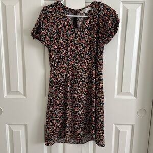 LOFT size 4P short tie sleeve fit & flare black floral print dress w/ pockets